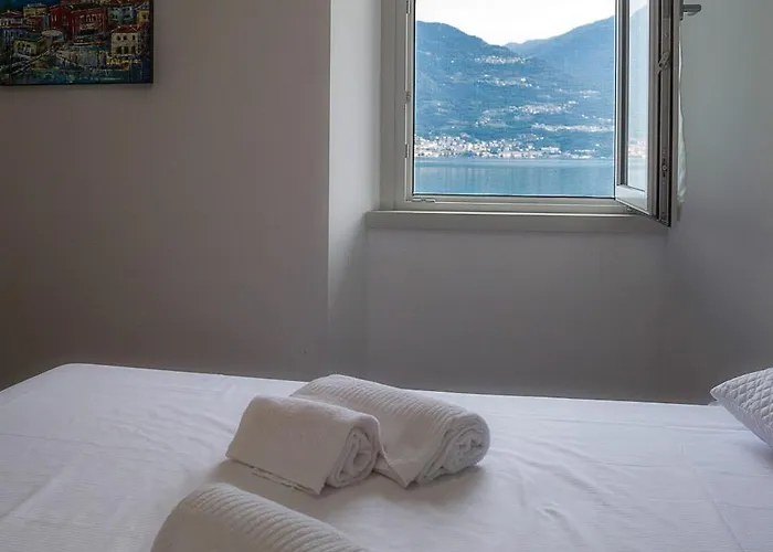 Residenza Il Gallo In Riva Al Lago Breathtaking View Of Lake Iseo