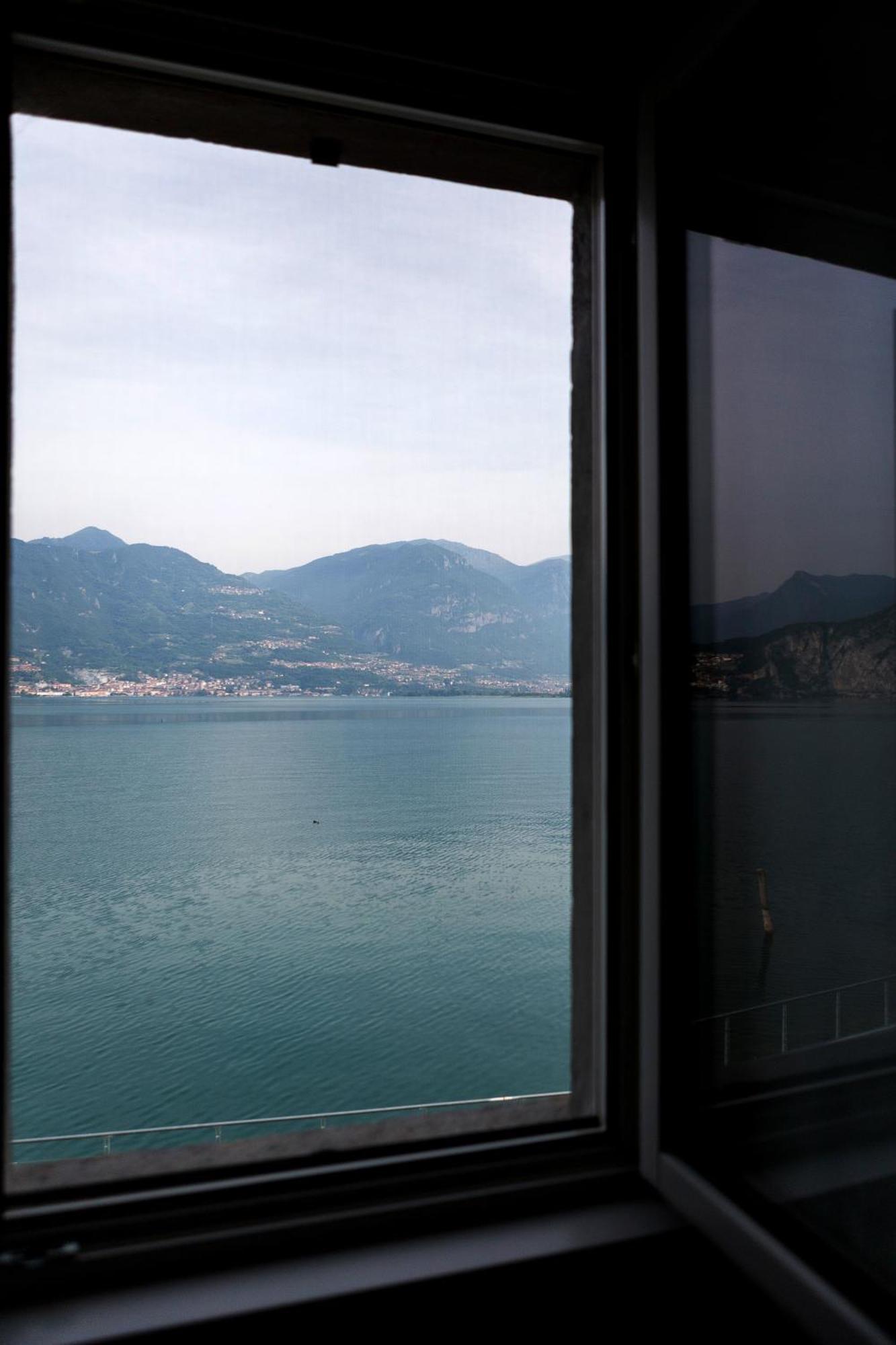 Residenza Il Gallo In Riva Al Breathtaking View Of Iseo Casa de Férias Pisogne