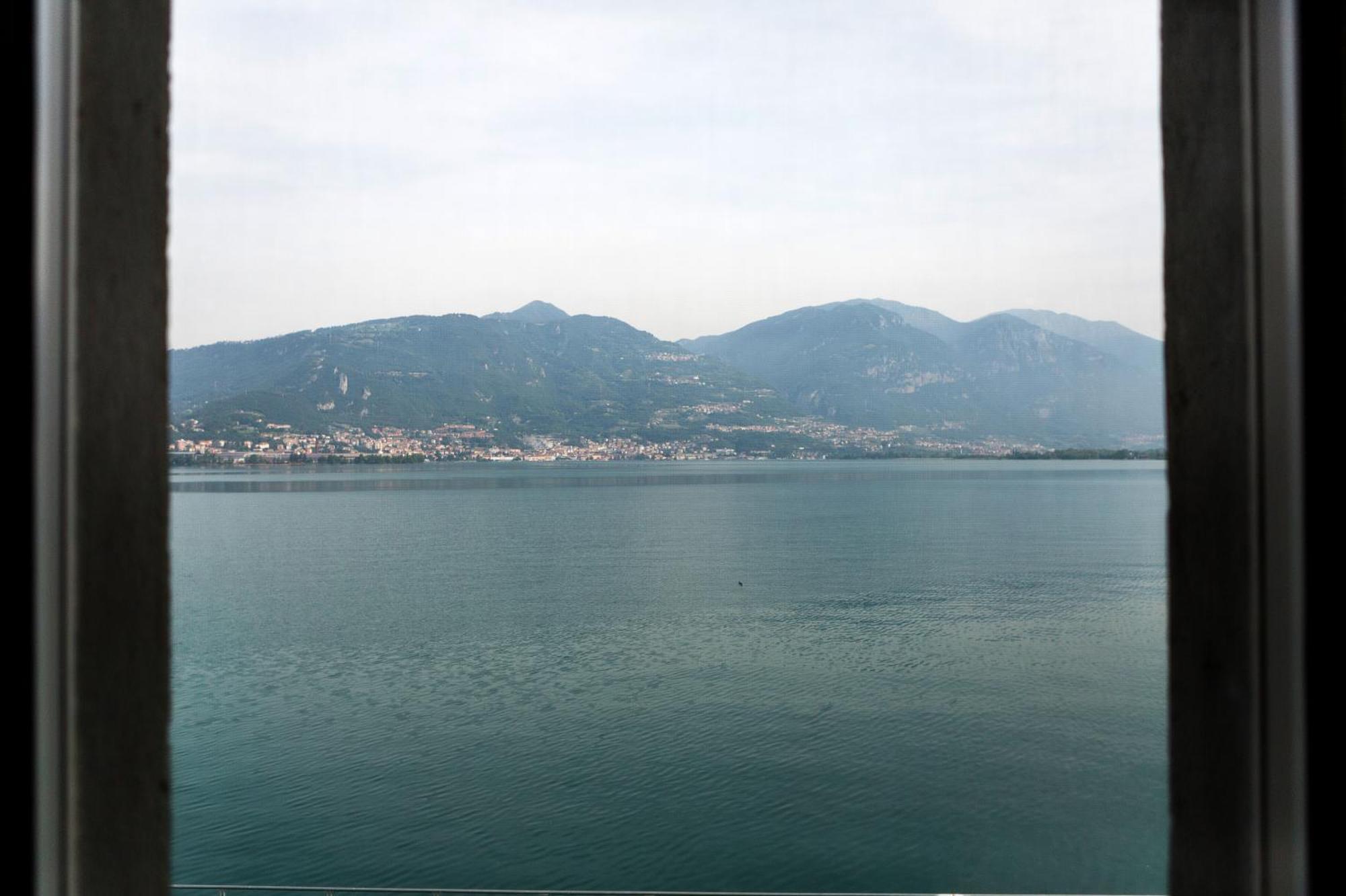 Residenza Il Gallo In Riva Al Breathtaking View Of Iseo Holiday home Pisogne
